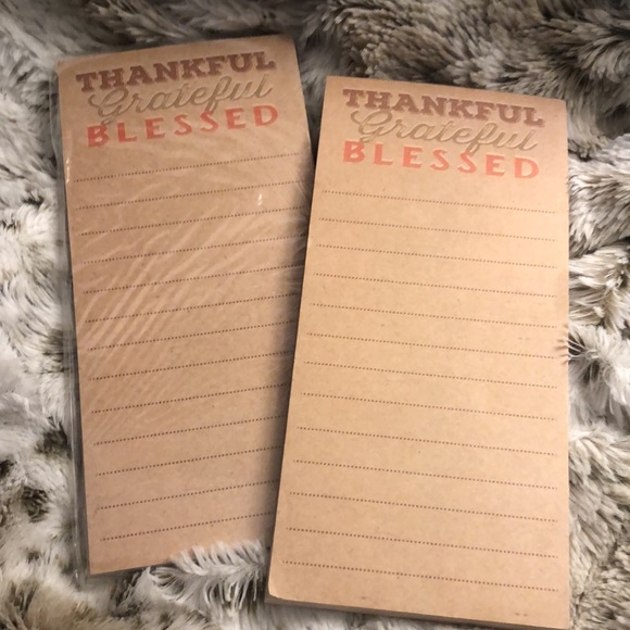 Assorted bundle of Holiday theme list pads&notes - Picture 7 of 8